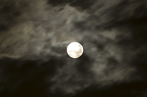 月のフリー写真素材