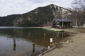 湯ノ湖の湖畔のフリー写真素材