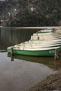 湯ノ湖畔のボートのフリー写真素材