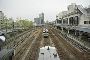 JR宇都宮駅ホームと烏丸線のフリー写真素材