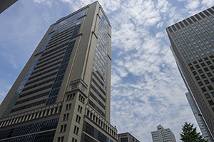 東京丸の内の高層ビルのフリー写真素材