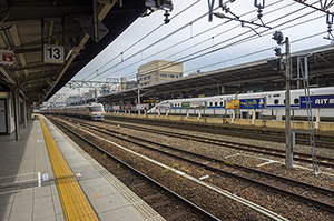 名古屋駅から出る特急南紀と新幹線のフリー写真素材