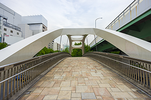 名古屋若宮大通のアーチ橋のフリー写真素材