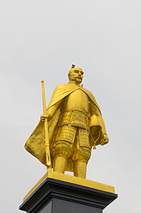 黄金の織田信長像のフリー写真素材