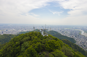 岐阜城天守から見る岐阜の山と市街のフリー写真素材