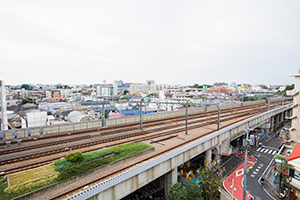 経堂駅付近の線路のフリー写真素材