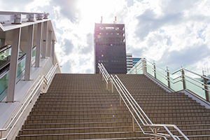 中野駅前の階段のフリー写真素材