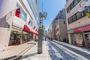 川崎駅前大通りのフリー写真素材