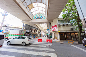 那覇国際通り周辺の商店街のフリー写真素材