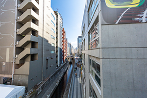 渋谷駅周辺 渋谷川のフリー写真素材
