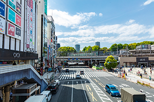 上野駅周辺　中央通りのフリー写真素材